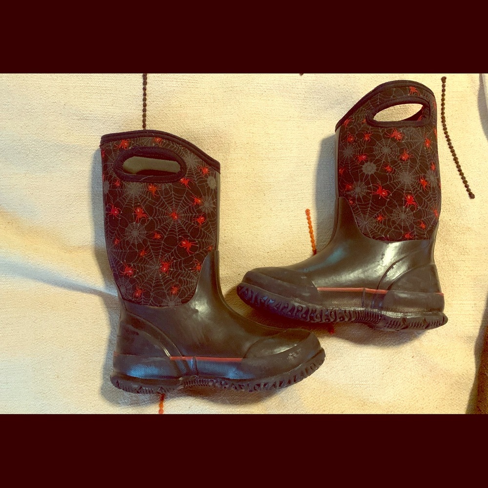 Kid’s Bogs winter boots